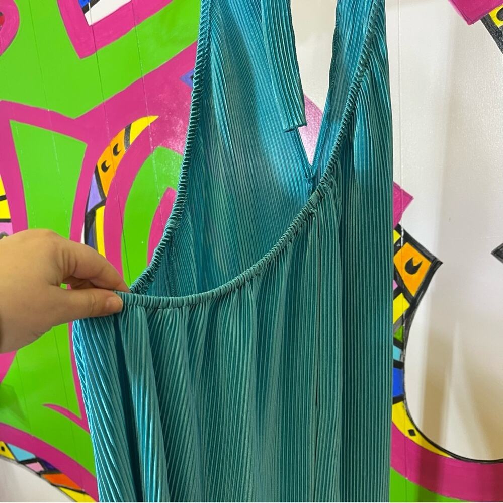 Shein, Ripple Halter Backless Dress, Deep V Front. Size Small. Excellent cond! - Picture 4 of 6